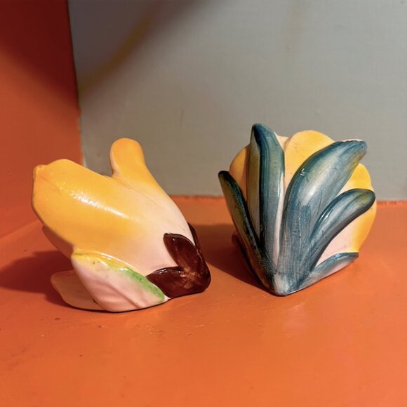 Ceramic Floral Salt & Pepper Shakers | Antique Made in Japan - Picture 9 of 15